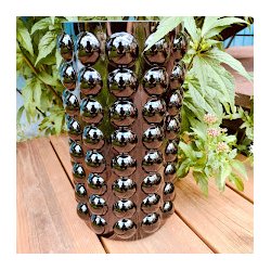 Sort glasvase i l�kkert bobledesign