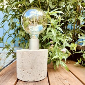 Flot bordlampe i beton