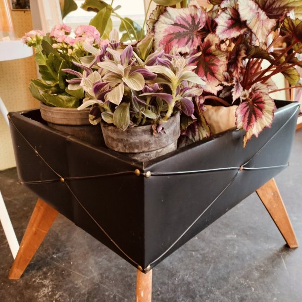 Blomsterkasse i teaktr� og skai